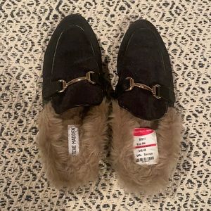 ✨Brand new suede Steve Madden fur Mules✨